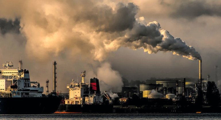 لا تزال الكثير من الدول تعتمد على الوقود المشحون من المناطق المنتجة للنفط والغاز.